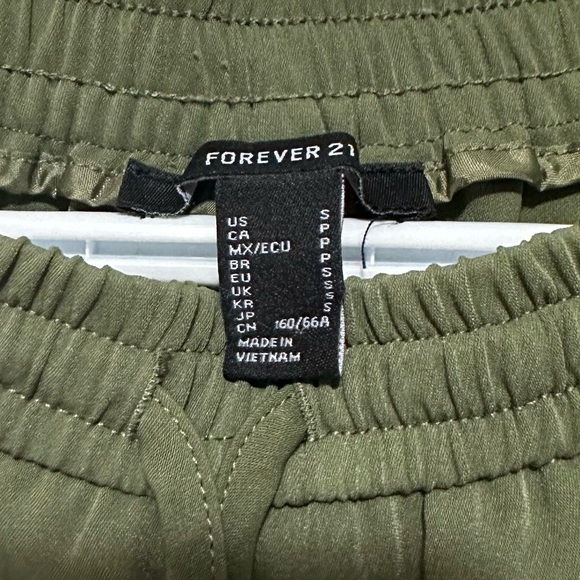 Forever 21 Cargo/ size small / - Picture 3 of 4